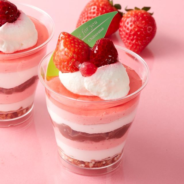 シャトレーゼ 苺とくずもち杏仁のカップデザート