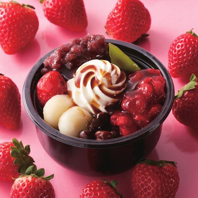 シャトレーゼ 苺のクリームあんみつ