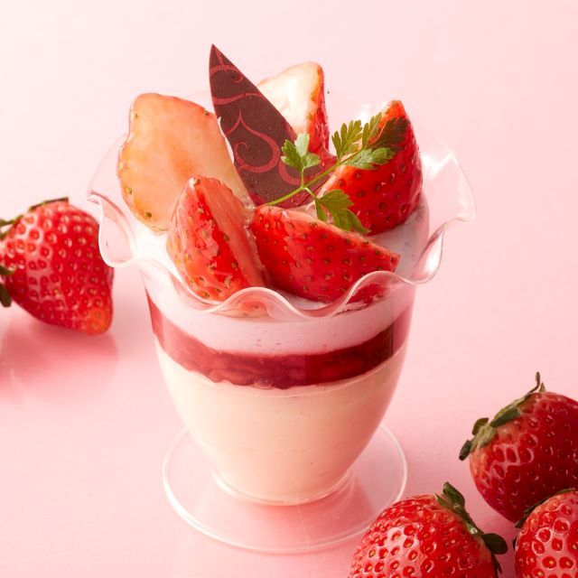 シャトレーゼ フルーツパフェ 苺