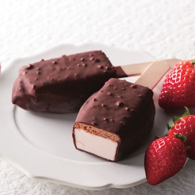 シャトレーゼ クッキーオンアイスストロベリー