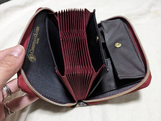 中を開いたところ