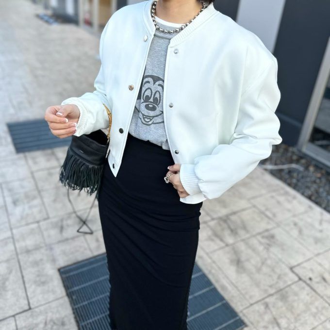 ZARAの「クロップド丈ボンバージャケット」