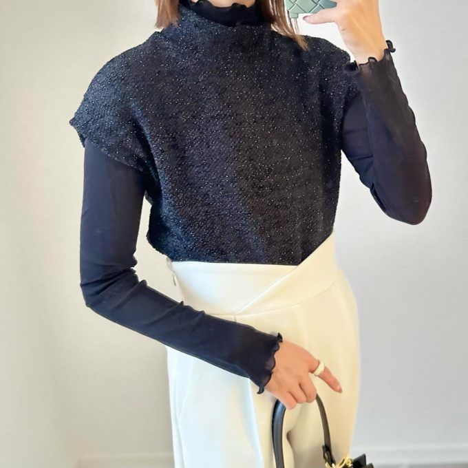 ZARAの「スパークリーテクスチャートップスメタリックスレッド」