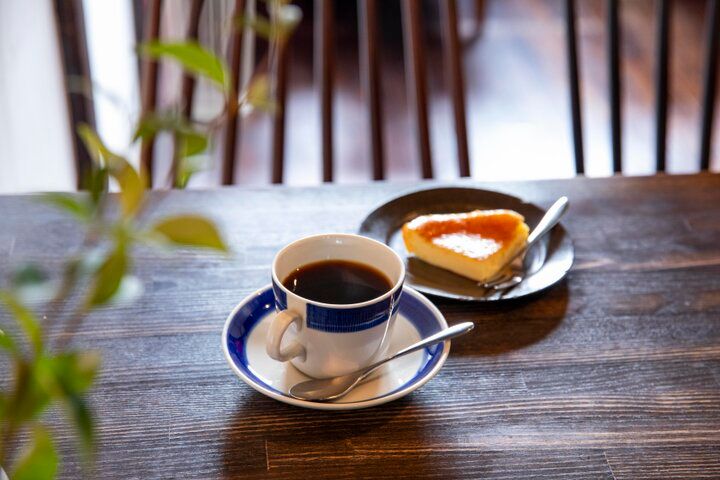 レトロな雰囲気で自家焙煎コーヒーを味わう♪雑司ヶ谷鬼子母神参道「キアズマ珈琲」