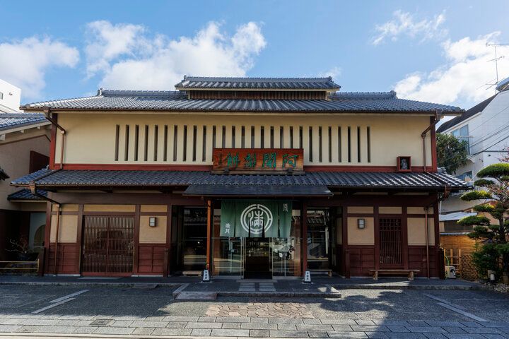 京都みやげで大人気の和菓子 「阿闍梨餅」を買いに満月本店へ