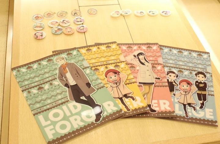 「くら寿司」と映画「劇場版SPY×FAMILY CODE: White」とのタイアップキャンペーングッズ