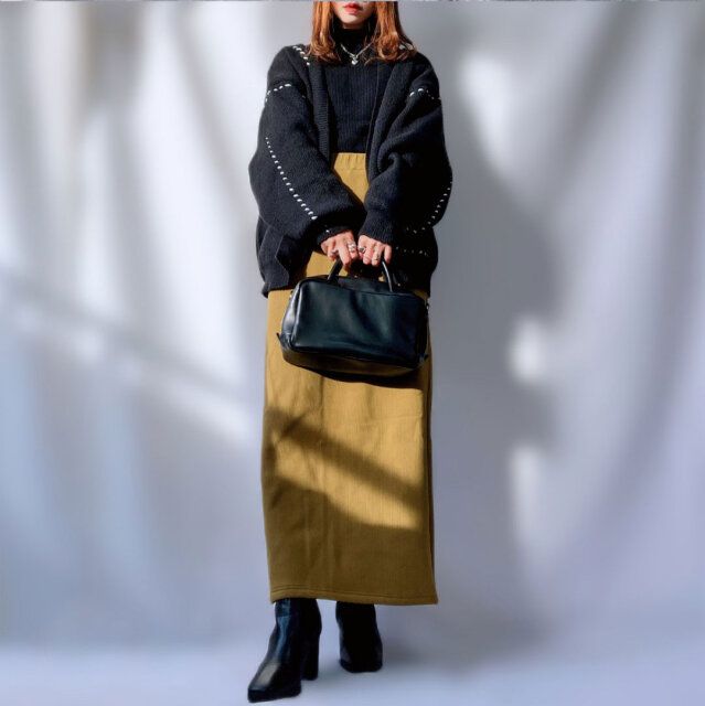 カラータイトスカートの冬コーデ