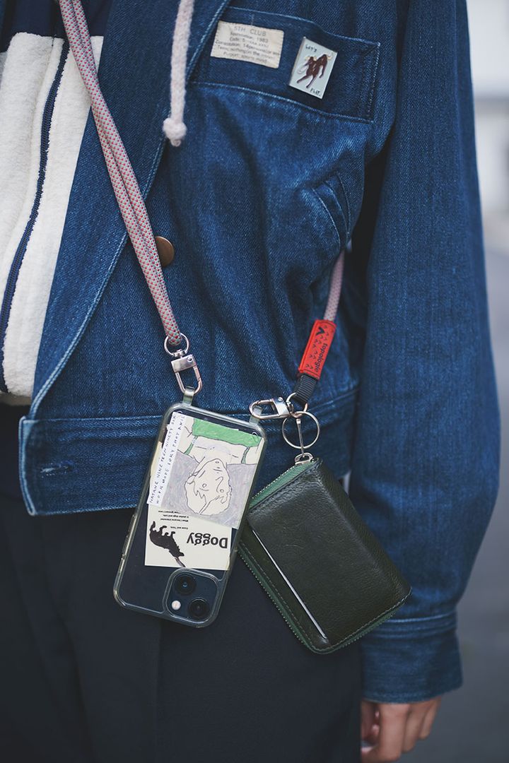 モデル・NATANEさんの私服ファッションスナップ。古着MIXをベースに自作グッズを加えてオリジナリティを発揮