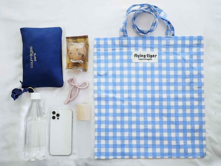 画像: サラッとこなれ感の出るトートバッグは、韓国っぽスタイルにも最適！