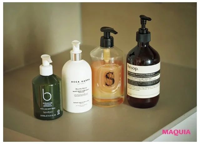 石井美保さんの最新愛用ボディケア＆インナーケア_ボディケア_右から レスレクション ハンドウォッシュ_マイルドハンドウォッシュ_ホワイトモス ハンドソープ_ハンド＆ボディウォッシュ