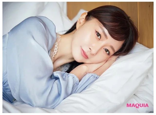 石井美保さんの夜の最新美容ルーティン_【23:30】こだわりの寝具で質のいい睡眠を