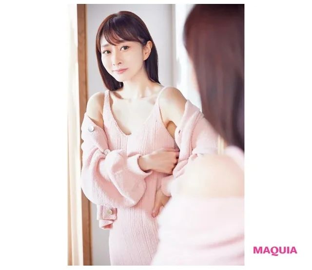 石井美保さんの朝の最新美容ルーティン_【8:15】着替える前には全身鏡でボディラインチェック