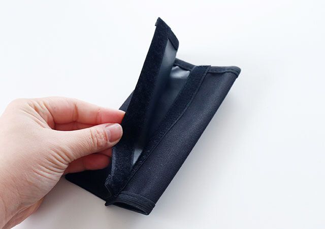 セリアのエアゾールスプレー缶カバー（モノクロ）