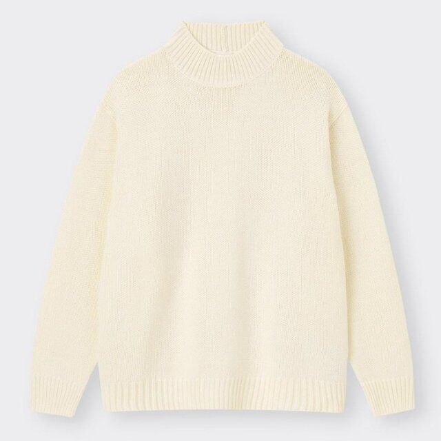 GUのローゲージハイネックセーター