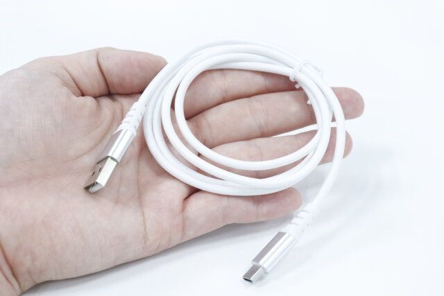 ダイソーの充電・通信用ケーブル