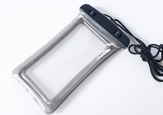 セリアのスマホ防水ケース