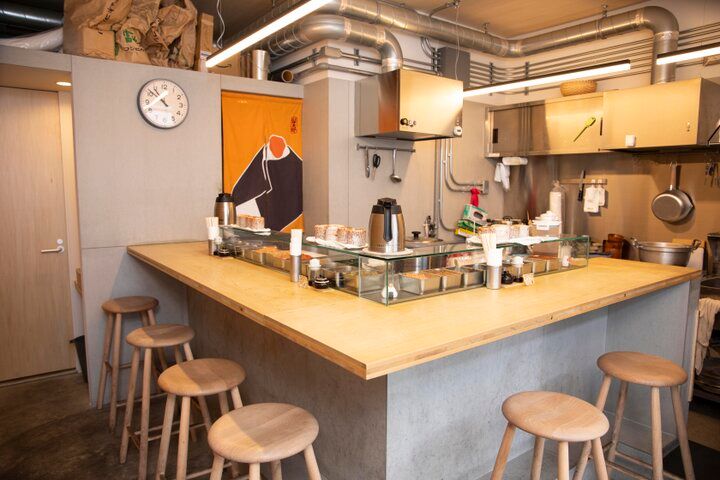 握りたてほかほかの具だくさんおにぎりがうれしい♪雑司が谷「おにぎり・とん汁 山太郎」