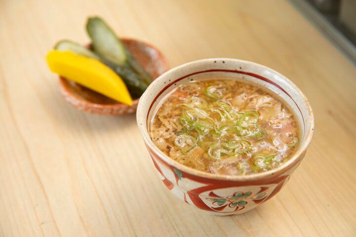 握りたてほかほかの具だくさんおにぎりがうれしい♪雑司が谷「おにぎり・とん汁 山太郎」