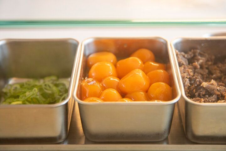 握りたてほかほかの具だくさんおにぎりがうれしい♪雑司が谷「おにぎり・とん汁 山太郎」