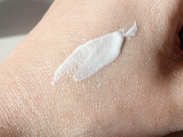 画像1: 発光の源！ 3種類の細かいパールの“光ヴェール”。