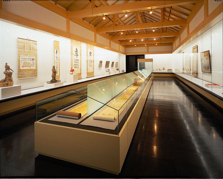 緑に囲まれた神聖な空間へ。奈良の「橿原神宮」で日本のはじまりを感じる参拝を 