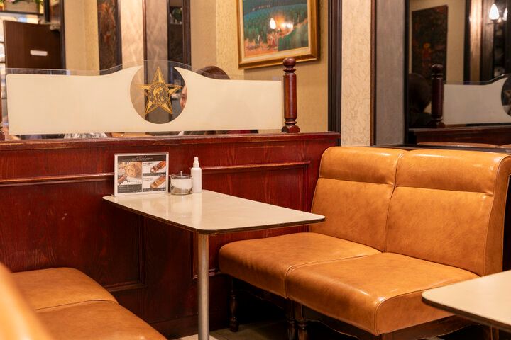 日本で最も古いとされる喫茶店、銀座「カフェーパウリスタ」で文豪たちが愛したコーヒーを味わう