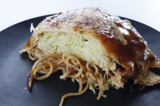 ローソンのL屋台風お好み焼の断面図