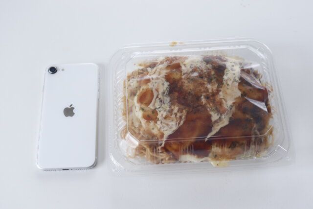 ローソンのL屋台風お好み焼のサイズ感