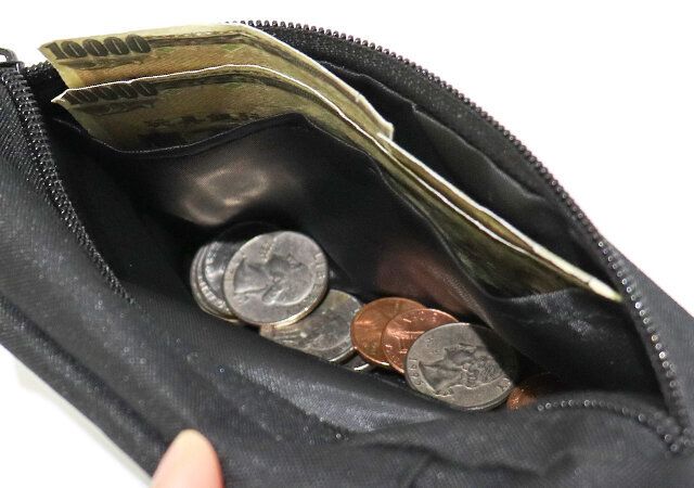 A BATHING APE（R）［ア ベイシング エイプ］お財布機能付きスマホショルダーのお財布機能