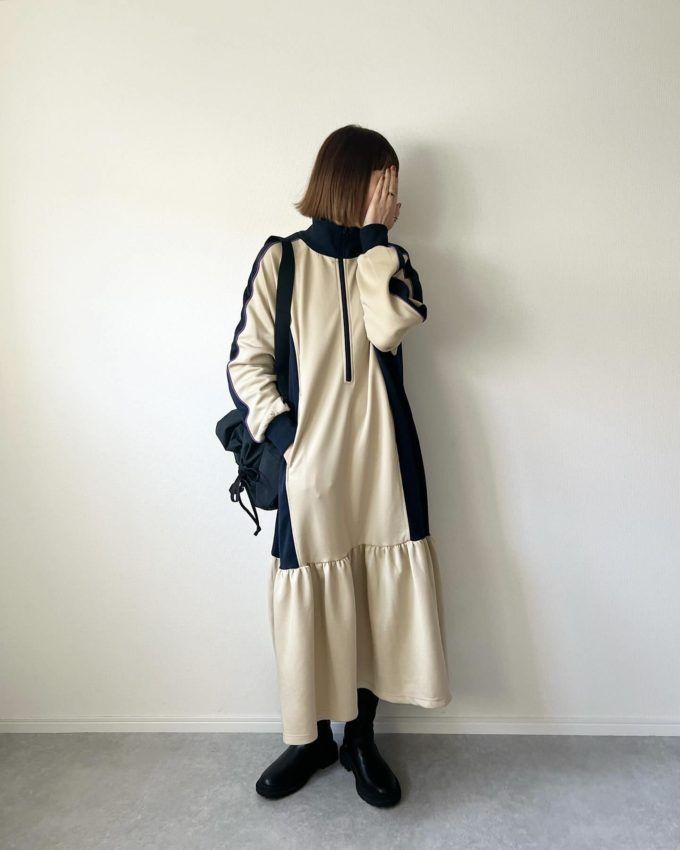 ハーフジップライン配色ジャージワンピース×GUのブラックの「ウルトラストレッチボリュームソールブーツ」