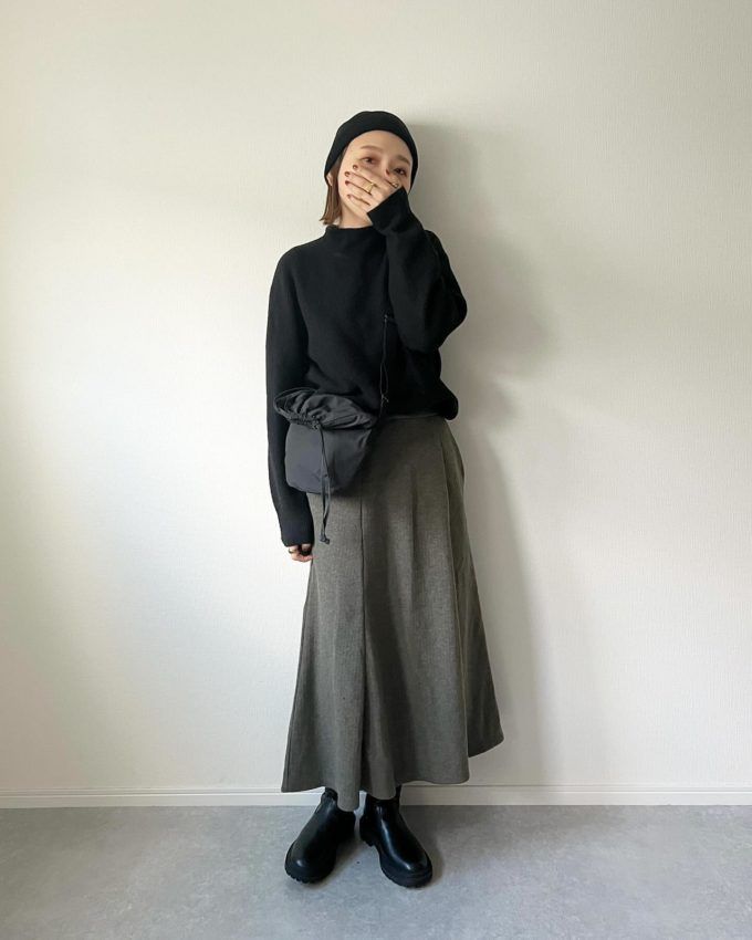 ブラッシュドリブフレアロングスカート×GUのブラックの「ウルトラストレッチボリュームソールブーツ」