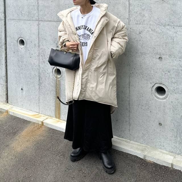 大人におすすめの冬モノトーンコーデ