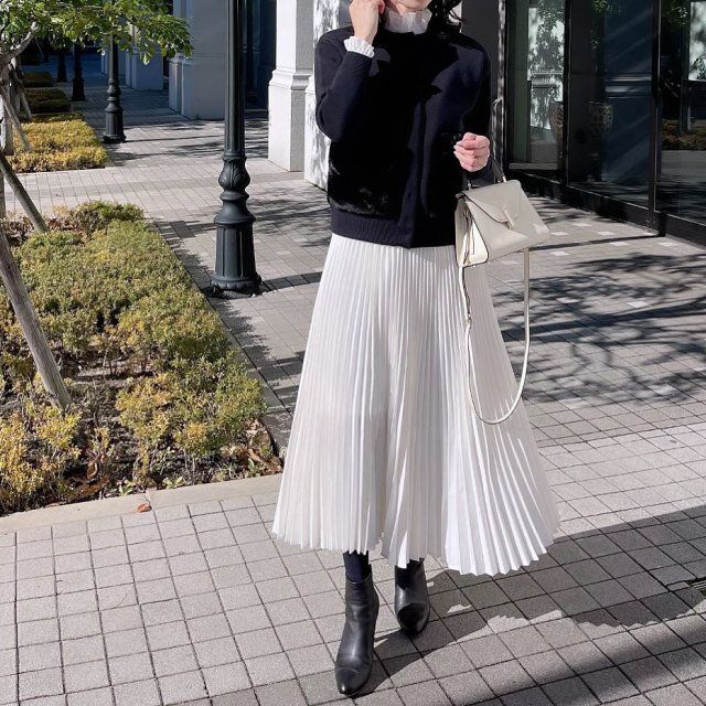 大人におすすめの冬モノトーンコーデ