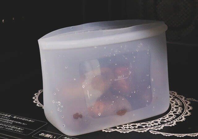 ダイソーのチャック式シリコーン保存袋は電子レンジや冷凍庫で使える