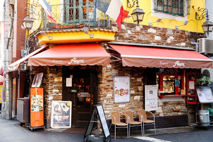 クラシックな洋館で本場のガレット＆クレープが味わえる大阪・難波の「クレープリー・アルション」