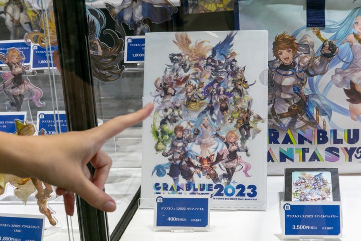 今回のフェス用描き下ろしイラストを使用したグッズもたくさんありました。