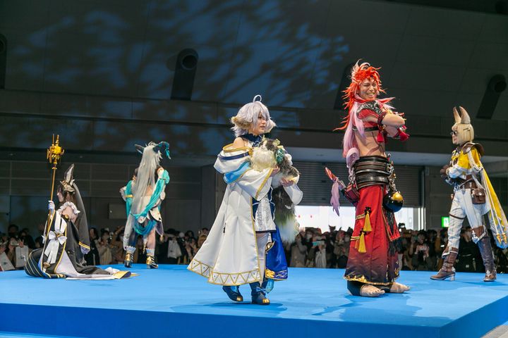 会場内でお立ち台のようになっていたスペース。ウィルナスの笑顔が眩しい……！