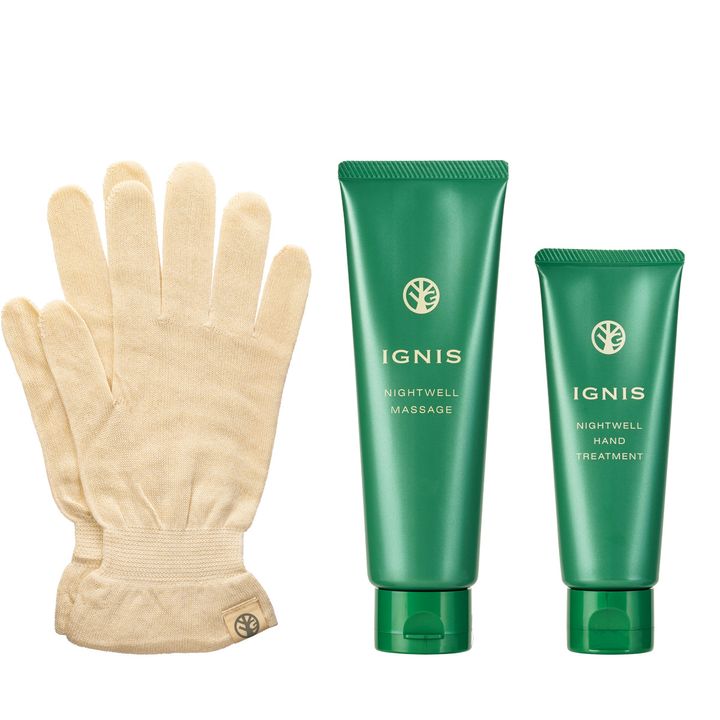 右から、ナイトウェル ハンドトリートメント 80ｇ 3,300円、同マッサージ 120ｇ 5,500円、お手入れ てぶくろ 1,320円（イグニス TEL：0120-664-227）
