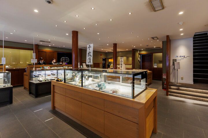 京都・河原町「永楽屋 本店」の喫茶室で、栗や抹茶の和スイーツにほっこり