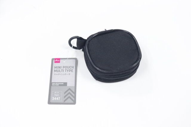 ダイソーのマルチミニポーチと商品タグ