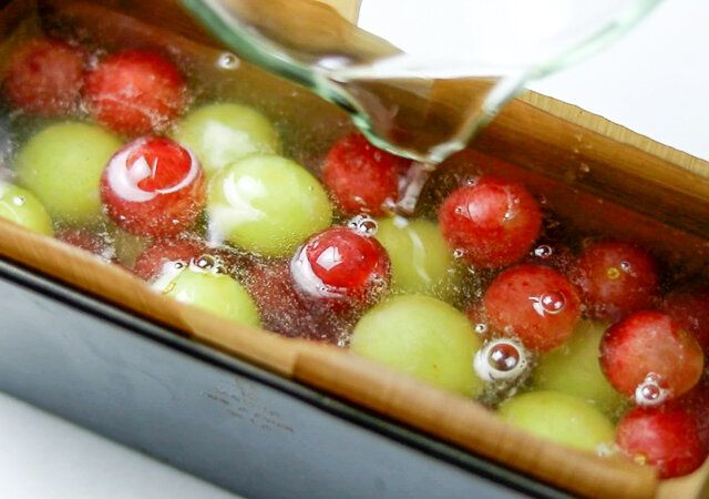 ぶどうゼリーテリーヌ レシピ ゼリー液を注ぐ