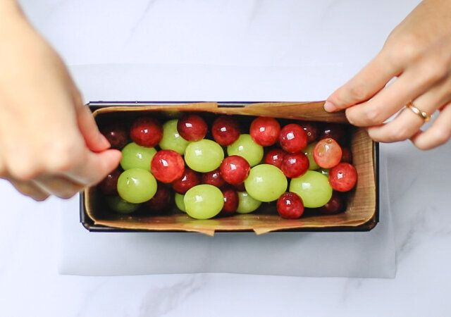 ぶどうゼリーテリーヌ レシピ ぶどうを型に敷き詰める