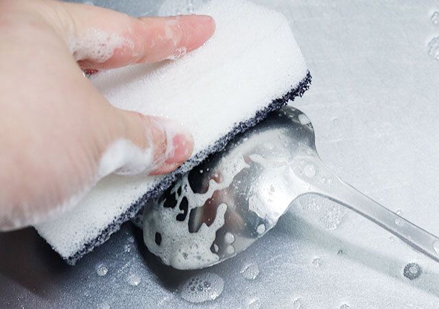 カレーの汚れがスッキリ落とせるスポンジ