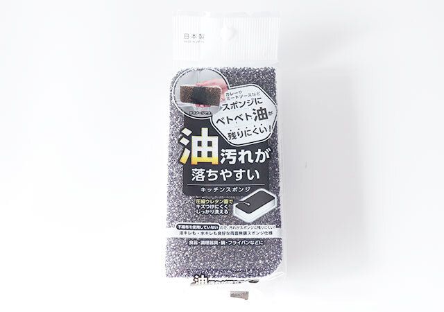 セリアの油汚れが落ちやすいキッチンスポンジのパッケージ