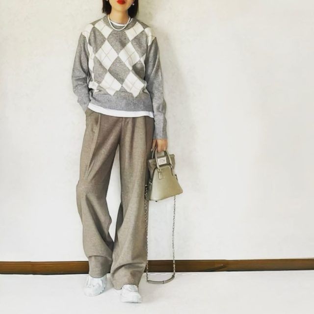 UNIQLO「アーガイルセーター」着用女性正面