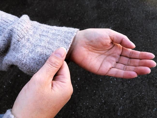 GU ブラッシュドヤーンVネックセーター（長袖） 袖口