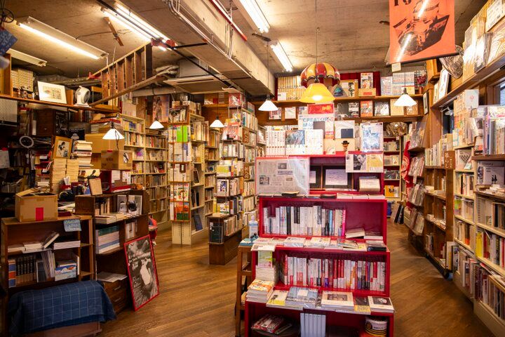 ユニークな品揃えが楽しい！一期一会の出会いが待つ古書店・雑司が谷「古書 往来座」