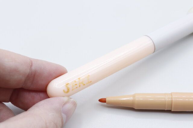 セリア 油性ツインカラーマーカー4Pで書いた結果