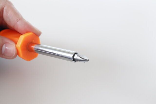 ダイソーの6本差替ドライバーは先端マグネット付で便利