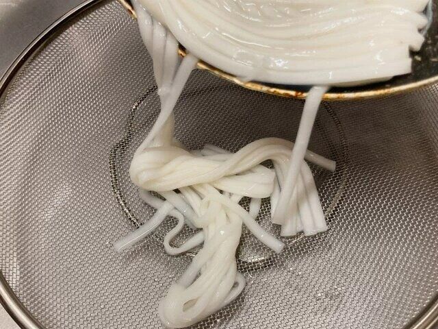 ダイソーのメッシュステンレスザル（浅型、24cm）の使用例